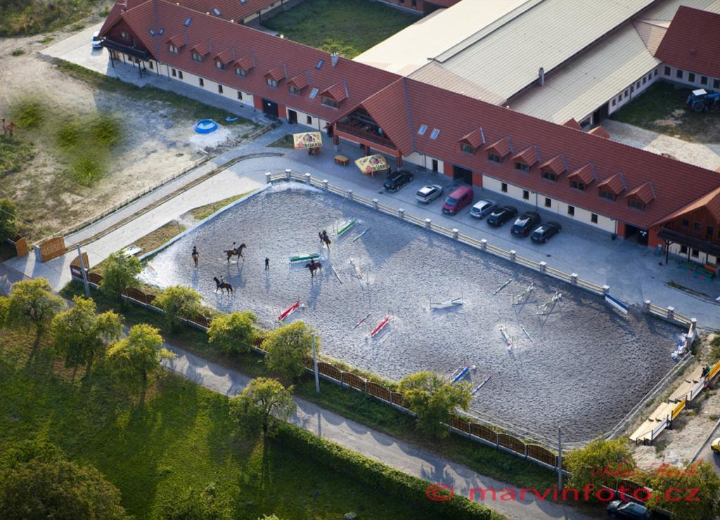 Hotel Farma Vysoka Chrastava Buitenkant foto